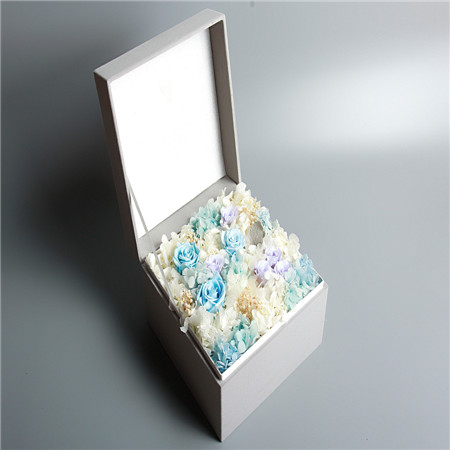 ���ָ񠖱��r�������A�����{ɫ